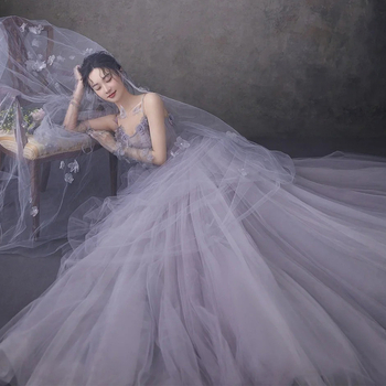 Erdei stílusú egyvállas menyasszonyi ruha, hosszú szoknyával, poliészter anyag, középmagas derék