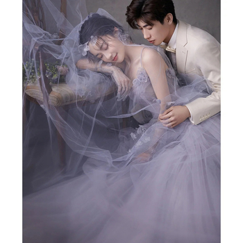 Erdei stílusú egyvállas menyasszonyi ruha, hosszú szoknyával, poliészter anyag, középmagas derék