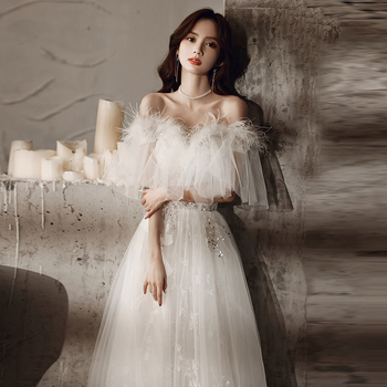 Estélyi ruha magas derekú vonalvezetés, hosszú szoknyával, hercegnő-stílusú 3/4-es ujjú, poliészter anyag (30-50% tartalom), Tavasz 2025