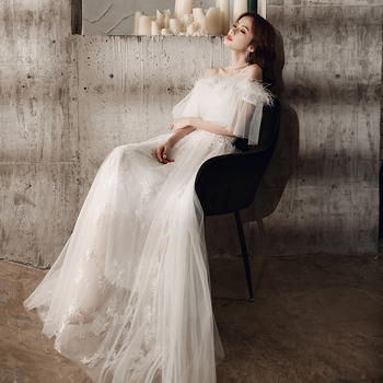 Estélyi ruha magas derekú vonalvezetés, hosszú szoknyával, hercegnő-stílusú 3/4-es ujjú, poliészter anyag (30-50% tartalom), Tavasz 2025