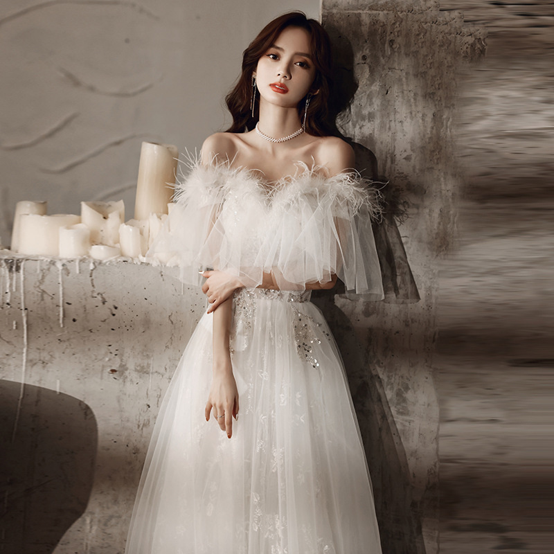 Estélyi ruha magas derekú vonalvezetés, hosszú szoknyával, hercegnő-stílusú 3/4-es ujjú, poliészter anyag (30-50% tartalom), Tavasz 2025