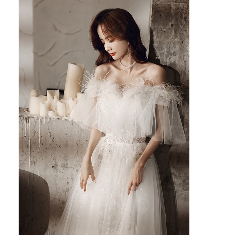 Estélyi ruha magas derekú vonalvezetés, hosszú szoknyával, hercegnő-stílusú 3/4-es ujjú, poliészter anyag (30-50% tartalom), Tavasz 2025