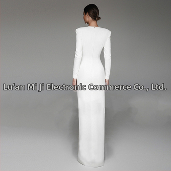 Esküvői ruha hosszú ujjú, hosszú szoknya, középmagas derekú, hercegnői sziluett, tavasz 2025