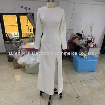 Esküvői ruha hosszú ujjú, hosszú szoknya, középmagas derekú, hercegnői sziluett, tavasz 2025