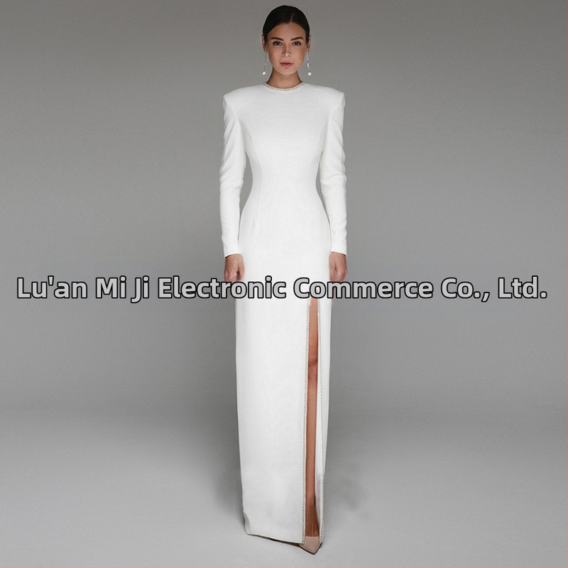 Esküvői ruha hosszú ujjú, hosszú szoknya, középmagas derekú, hercegnői sziluett, tavasz 2025