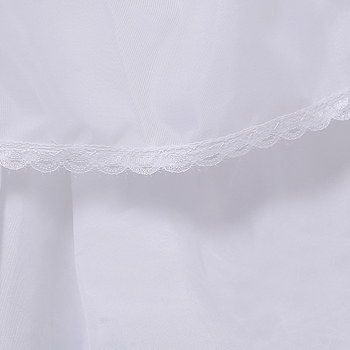 Rochie de seară din tul cu trei bețe din oțel, volane în trei straturi, tren lung și căptușală internă.