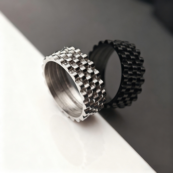 Geometrijski prsten od titan čelika, unisex, elektroplatiniran, s kariranim uzorkom remena, 316L, zimsko izdanje 2025