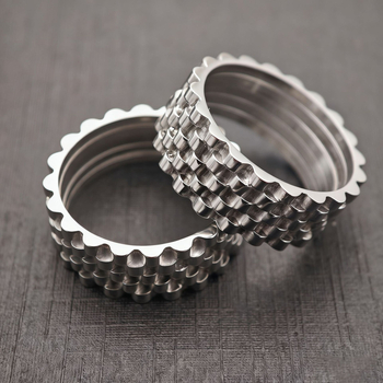 Geometrijski prsten od titan čelika, unisex, elektroplatiniran, s kariranim uzorkom remena, 316L, zimsko izdanje 2025