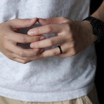 Keramički prsten - moderan minimalistički dizajn, originalni stil, mat završetak, unisex