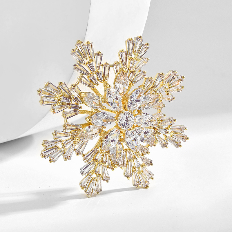 Hópehely formájú virág brooch mikroinlaid cirkóniákkal, fém, női retro stílus, dekoratív kitűző