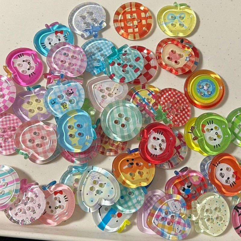 DIY karoliukų ir sagų rinkinys dienynui ir kūdikių drabužiams – mišrus stilius, Instagram stiliaus rankdarbiai; Ženklas Unique; Sandėlyje; 2021 m. vasara