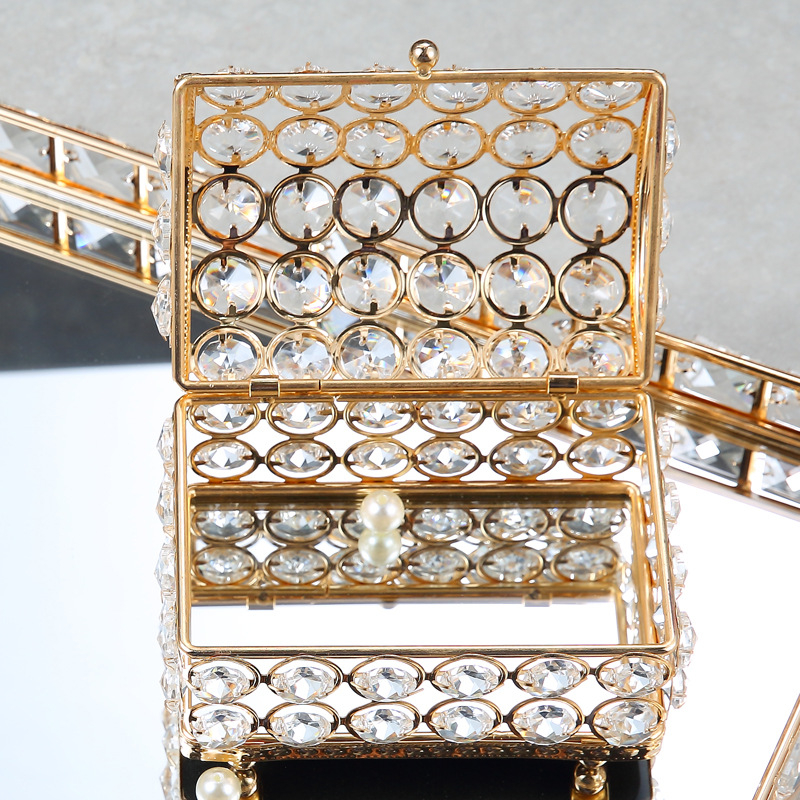 Metāla juvelierizstrādājumu kastīte – daudzfunkcionāla galda uzglabāšana, vienslāņa