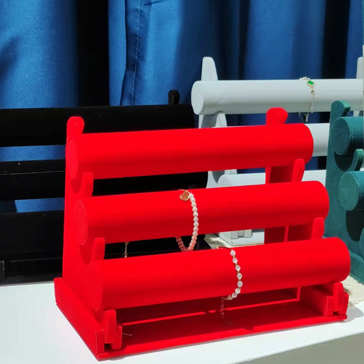 Juvelierizstāvis no flaneles materiāla, kvadrātiska forma, mākslinieciskais stils (Zīmols: Mrs. Wang)