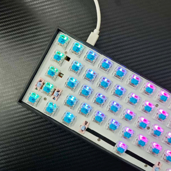 Mehanička tipkovnica, 87 tipki, Bluetooth u tri načina, optički prekidač, plna hot-swappable tipke