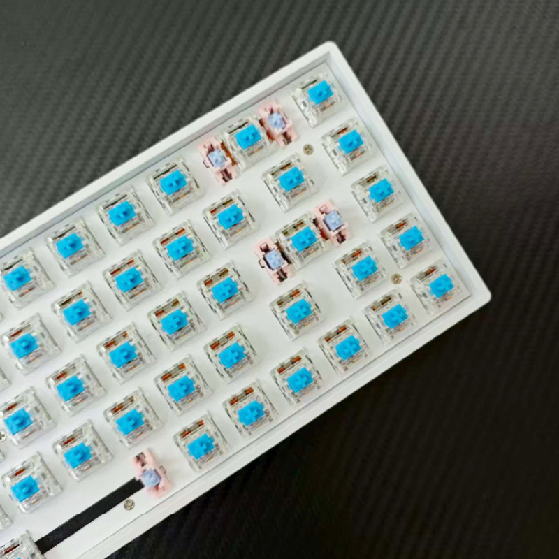 Mehanička tipkovnica, 87 tipki, Bluetooth u tri načina, optički prekidač, plna hot-swappable tipke