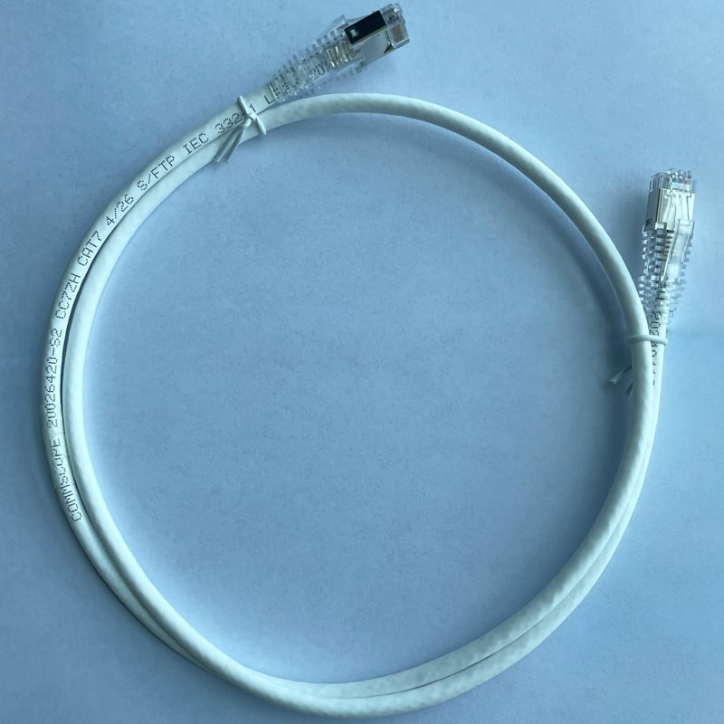 Commscope Jumper ecranat Cat 6A, Model NPC6ASZDB-WT003M, 1 Gbps, pentru switch de calculator, interval de temperatură de funcționare -20 °C până la +60 °C, temperatură de stocare -20 °C până la +60 °C, rezistență la tracțiune 90 N