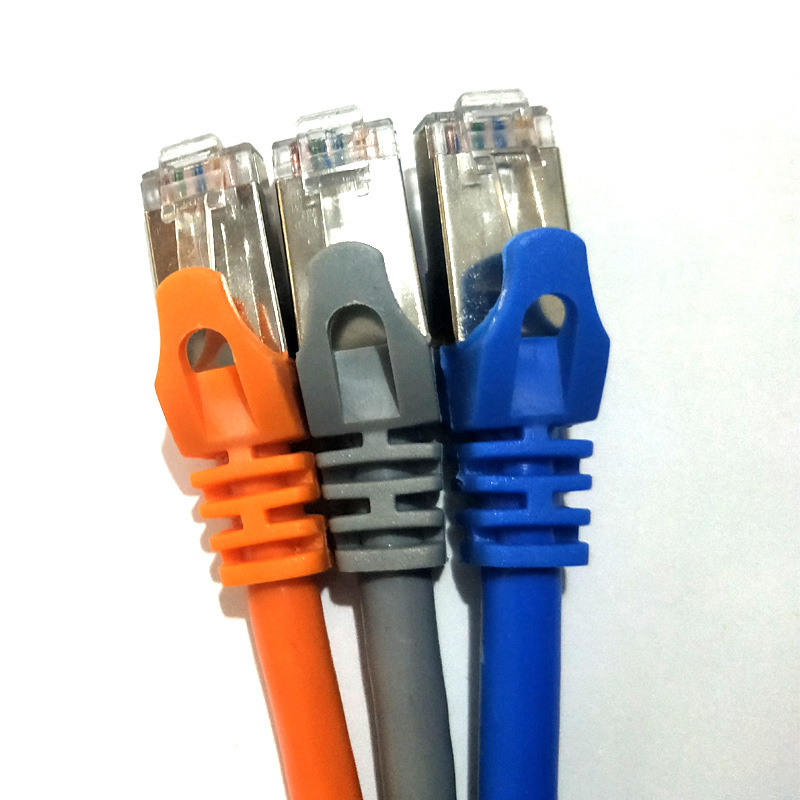 Cat5e mrežni kabel, RJ-45 konektor, bakar bez oksidacije s pozlaćenom površinom, uvijeni par, 100 Mbps