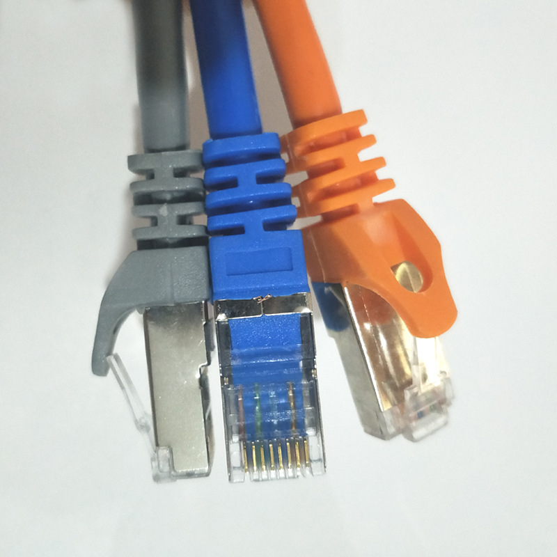 Cat5e mrežni kabel, RJ-45 konektor, bakar bez oksidacije s pozlaćenom površinom, uvijeni par, 100 Mbps