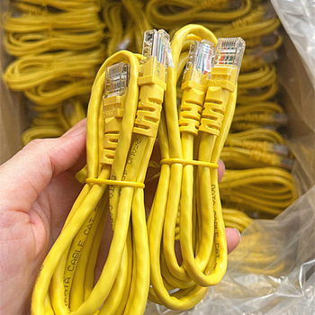 Category 5e tīkla kabelis, savīti pāri, RJ-45 savienotājs, vara pārklāts alumīnijs, injekcijas formēšana, augsta vilces izturība