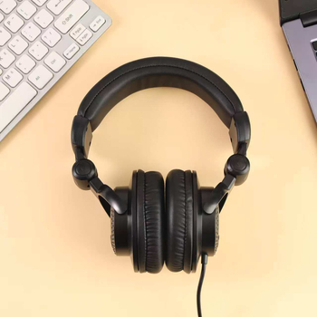 960B uzraudzības austiņas ar iebūvētu skaņas karti profesionālai ierakstīšanai, vadu, 50 mm skaļruņi, 20–20 kHz frekvenču diapazons, 32 Ω pretestība, 2,7 m kabelis