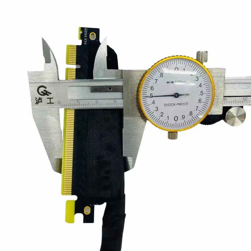 PCIe 4.0 x16 GPU riser adaptér kábel, opletený, meďové jadro, 32 GB/s