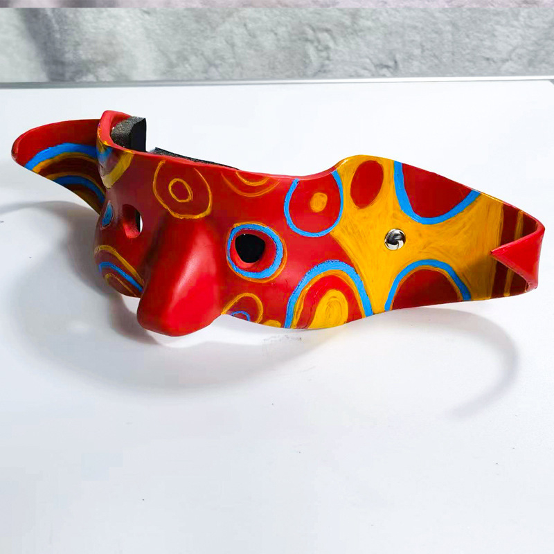 Maska no sveķiem, IP licence filmu un televīzijas vajadzībām, DIY rekvizīts