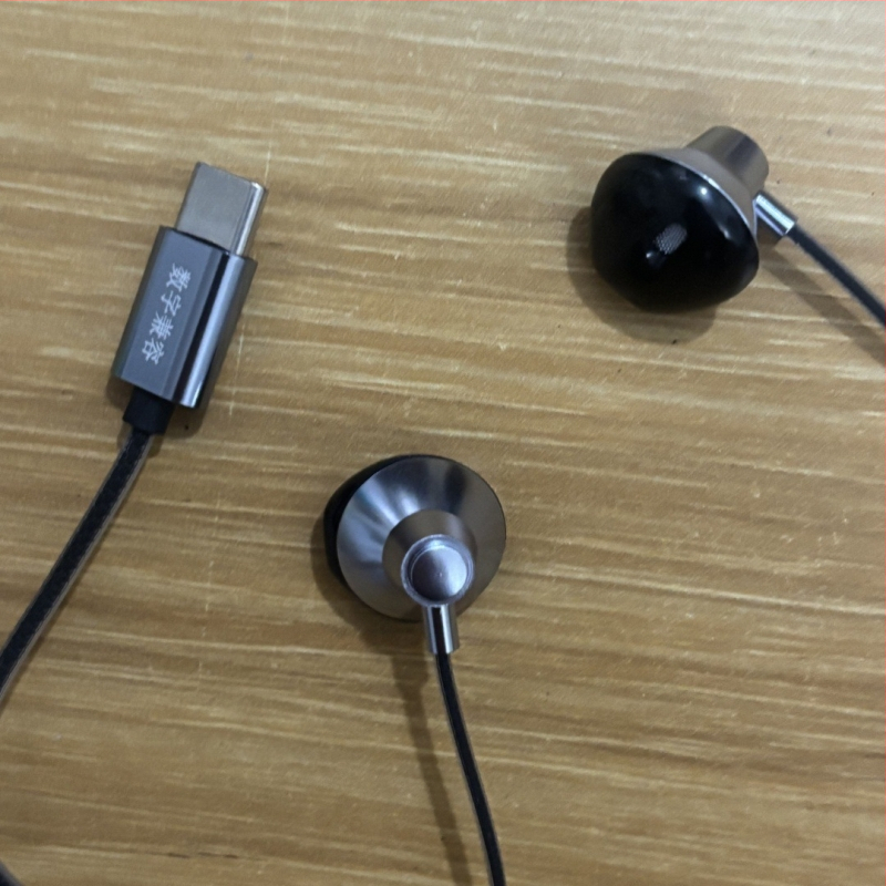 X27 Type-C laidinės ausinės su mikrofonu, metalinė konstrukcija, garso reguliavimas, Android suderinama