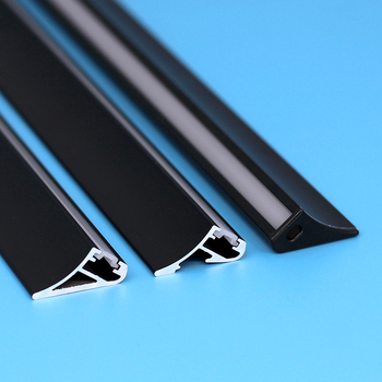 LED spintos šviestų kanalas, paviršinė montavimas, 45° įstrižas šviesos ruožas, silikono įdėklas, aliuminio korpusas, modelis 2310-45V