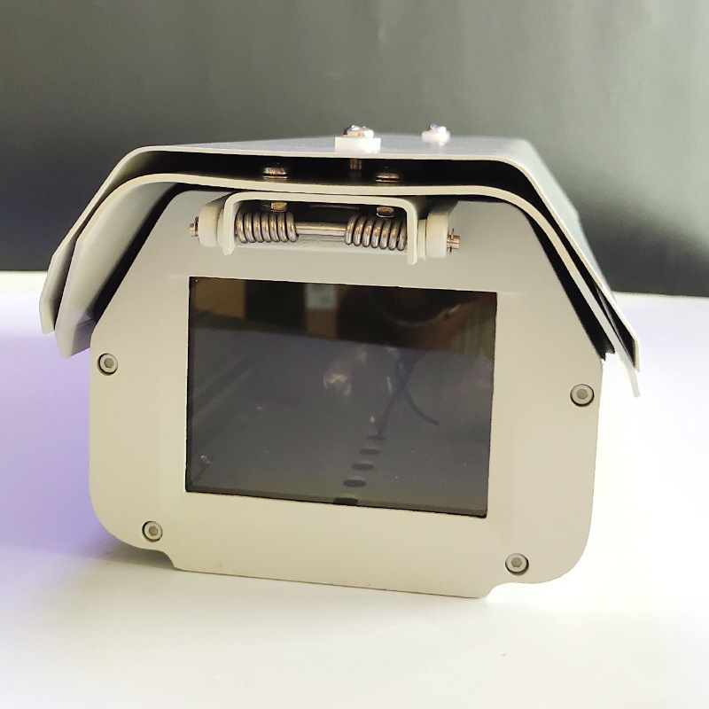 Ārējā monitorēšanas korpuss no alumīnija sakausējuma - kvadrātiska forma; atveres izmērs 77×58,5 mm; kabelim maksimālais diametrs 12 mm; darba temperatūra -25…60 °C.