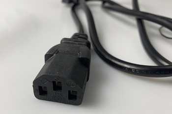 Kábel s tromi kontaktmi, čistý meď, 3C certifikát, dĺžka 1,1 m, vhodný pre počítač, monitor, mikrovlnnú rúru a hrniec na ryžu