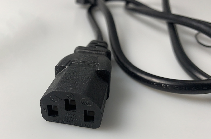 Kábel s tromi kontaktmi, čistý meď, 3C certifikát, dĺžka 1,1 m, vhodný pre počítač, monitor, mikrovlnnú rúru a hrniec na ryžu