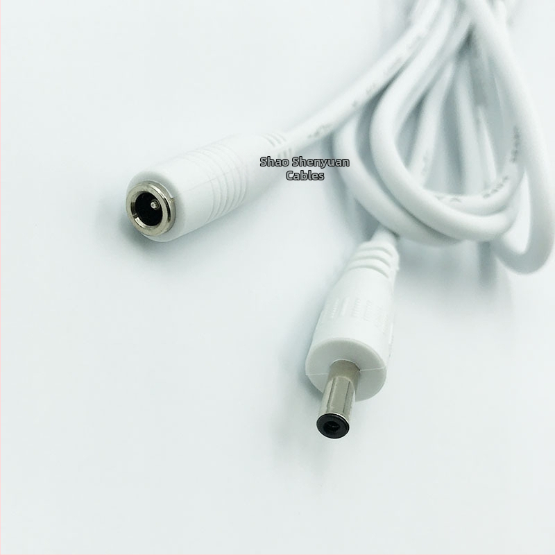 DC maitinimo ilginimo kabelis SSY DC-153 — DC 3,5 × 1,35 mm, varinis laidinys, skerspjūvis 0,3 mm², gumine izoliacija