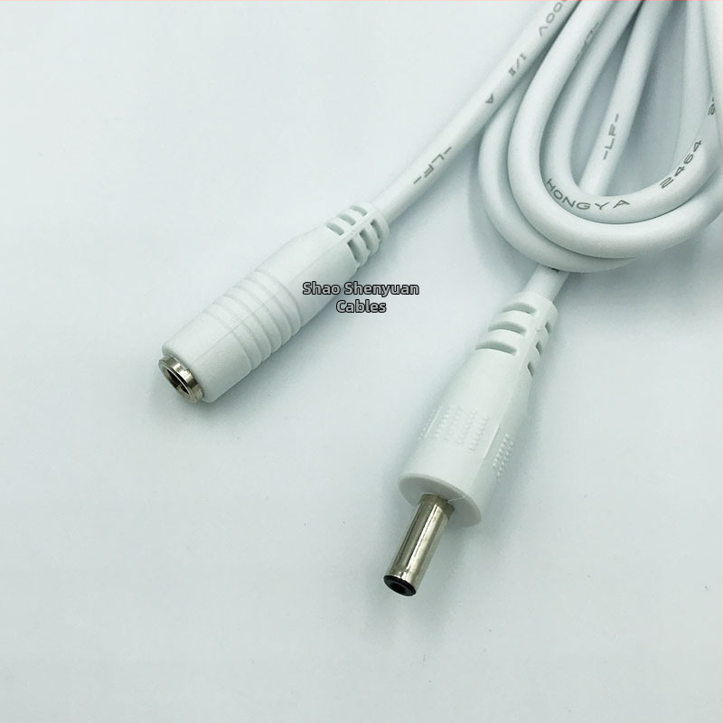 DC maitinimo ilginimo kabelis SSY DC-153 — DC 3,5 × 1,35 mm, varinis laidinys, skerspjūvis 0,3 mm², gumine izoliacija