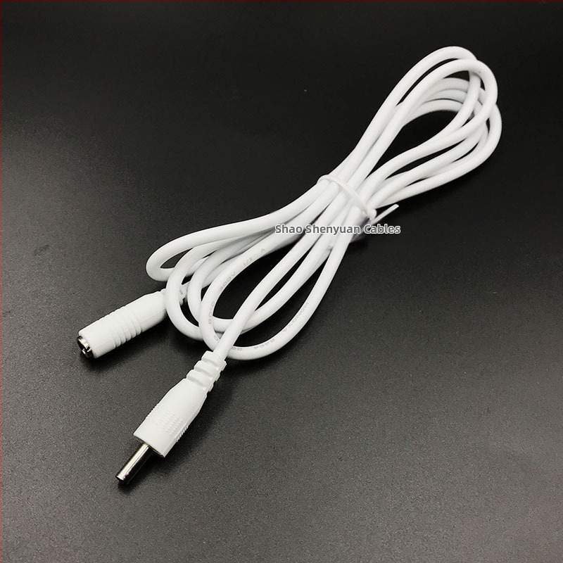 DC maitinimo ilginimo kabelis SSY DC-153 — DC 3,5 × 1,35 mm, varinis laidinys, skerspjūvis 0,3 mm², gumine izoliacija