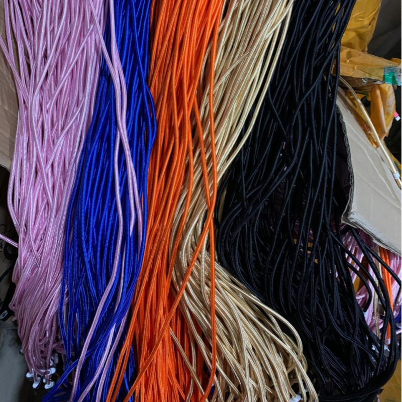 Pletený dátový kábel s rozhraniami Lightning, Micro USB a Type-C, jednohrotý konektor, tkaná konštrukcia, maximálny prúd 2,1 A