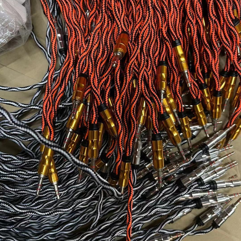 Pletený dátový kábel s rozhraniami Lightning, Micro USB a Type-C, jednohrotý konektor, tkaná konštrukcia, maximálny prúd 2,1 A