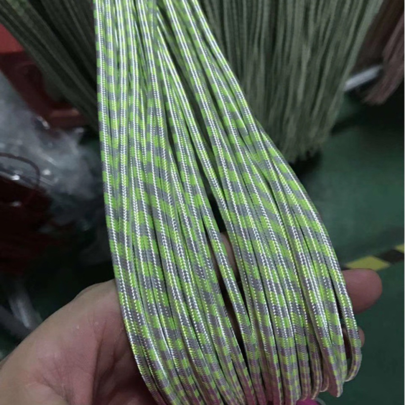 Pletený dátový kábel s rozhraniami Lightning, Micro USB a Type-C, jednohrotý konektor, tkaná konštrukcia, maximálny prúd 2,1 A