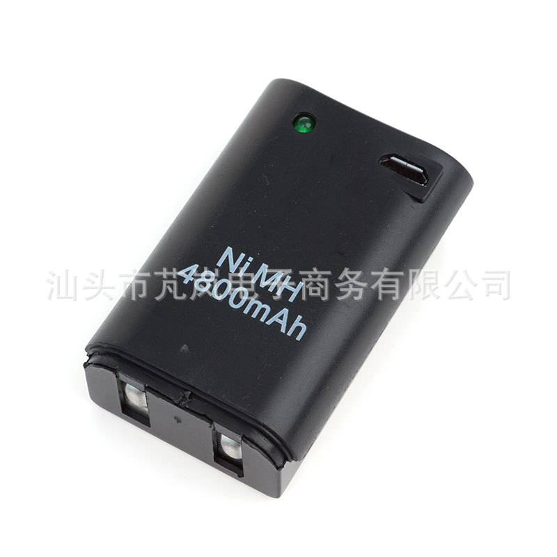 Xbox 360 vezeték nélküli kontrollerekhez való akkumulátor, kompatibilis Xbox 360-al, tömege 0,1 kg, 2008-ban kiadva