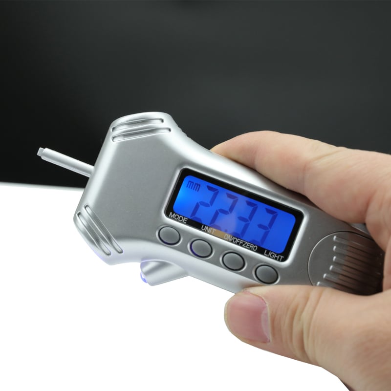 3 vienā digitālais riepu spiediena mērinstruments ar LED apgaismojumu un digitālo dziļuma mērītāju, diapazons 0-100 PSI