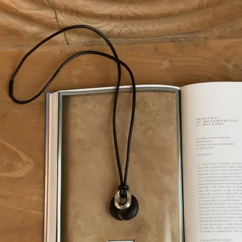 Colier din lemn cu pandantiv rotund gol, lanț drept, design geometric, 24 g