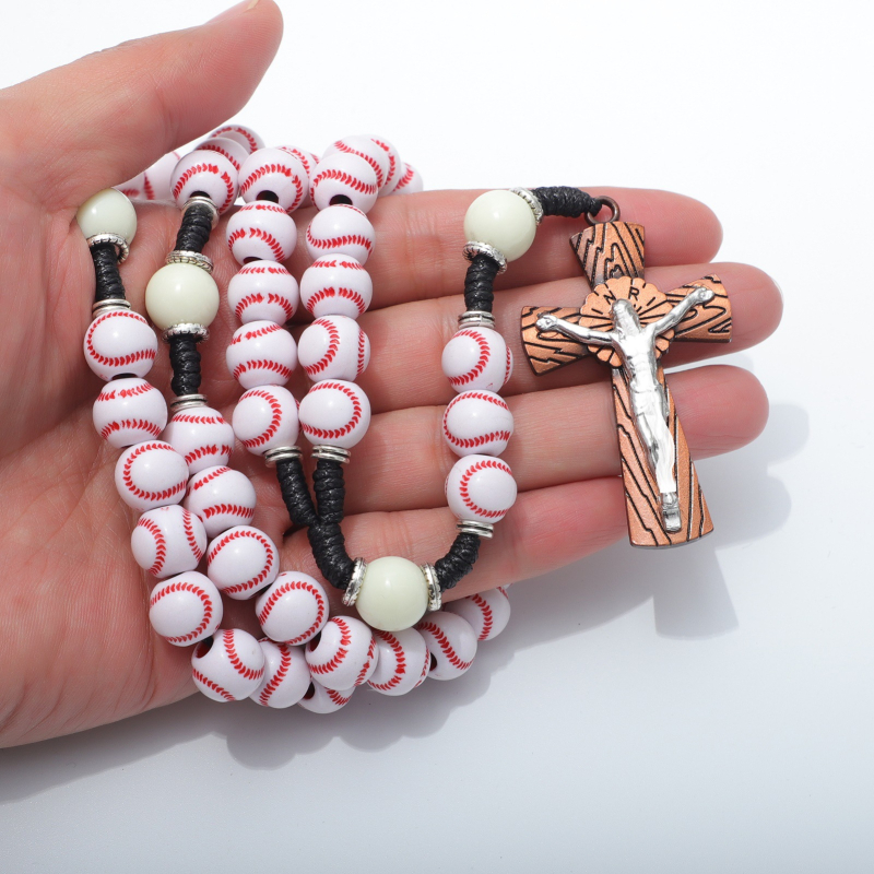 Colier din mărgele cu cruce – rozariu, seria sport baschet și baseball, unisex, 51–60 cm, pandant din aliaj, lanț nodat