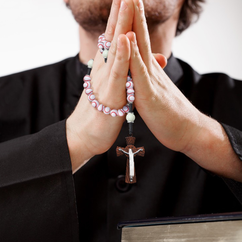 Colier din mărgele cu cruce – rozariu, seria sport baschet și baseball, unisex, 51–60 cm, pandant din aliaj, lanț nodat