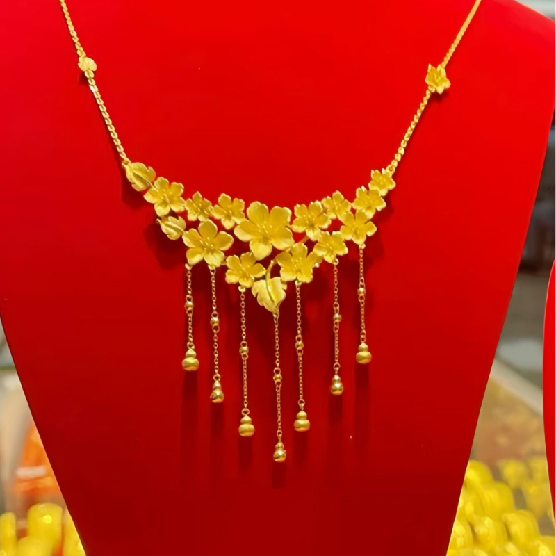 Colier — cupru, electroplatare, pandantiv în formă de floare, lanț clavicular, lungime 41–50 cm