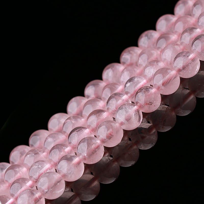 Perle z kryštálu – okrúhle korálky, totemový vzor, brúsenie a leštenie.