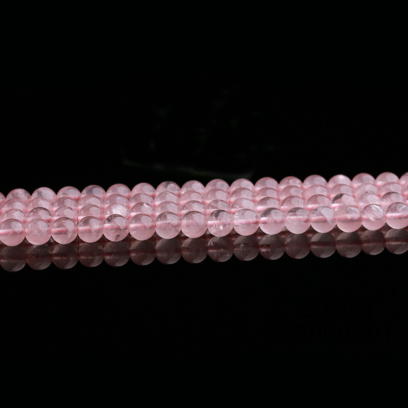 Perle z kryštálu – okrúhle korálky, totemový vzor, brúsenie a leštenie.