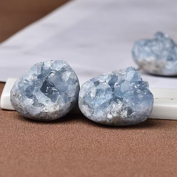 Geodă cu Lapis Lazuli – Cristal în grup, specimen mineral pentru decor casnic și amenajare peisaj (Material: Lapis Lazuli; Ideal ca dar; Potrivit pentru ocazii variate)