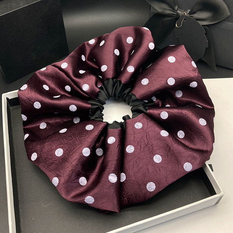 Ластичка за коса - сатенова с полка-дот дизайн, ретро елегантност, еластична ластичка за опашка (Материал: сатен; Обработка: Seiko; Произход: Jinhua; Стил: Оригинален дизайн; Еластичност: Висока)