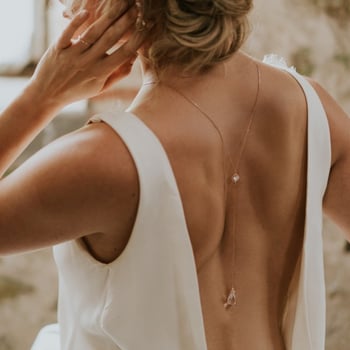 Верижка за гръб • водно капков дизайн • сплав с кристали и изкуствени камъни • геометрична форма • електроплакиране