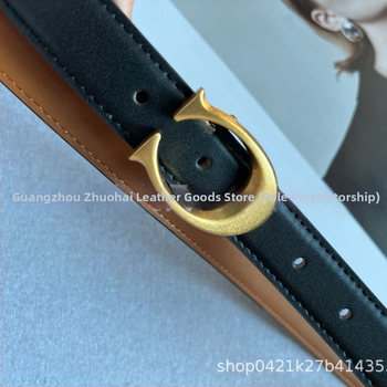 Унисекс кожен пояс от естествена телешка кожа с голяма буква C на катарамата, медна катарама, автоматично закопчаване, електроплакиран финиш