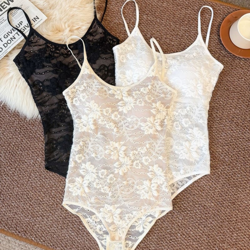 Камизолен гащеризон с дантелена подплата, открит гръб, кръгла яка, найлонова смес 50–70%, средно тегло 181–200 г/м²